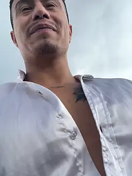 Snapshot of RaySullivan chatting on November 11, 6:41 pm RaySullivan online show from November 11, 6:41 pm