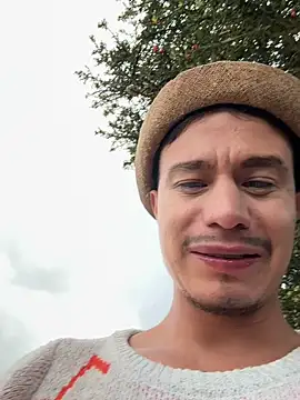 Snapshot of RaySullivan chatting on December 1, 9:42 pm RaySullivan online show from December 1, 9:42 pm