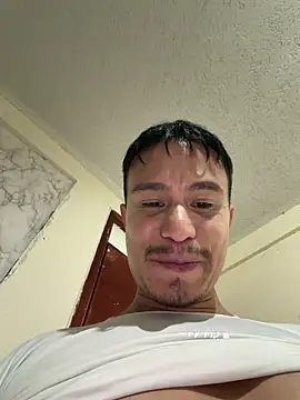 Snapshot of RaySullivan chatting on December 21, 1:24 am RaySullivan online show from December 21, 1:24 am