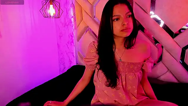 Yanna pink online show from November 7, 8:31 pm