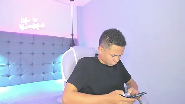 Snapshot of Liams18 chatting on November 21, 3:16 am Liams18 online show from November 21, 3:16 am