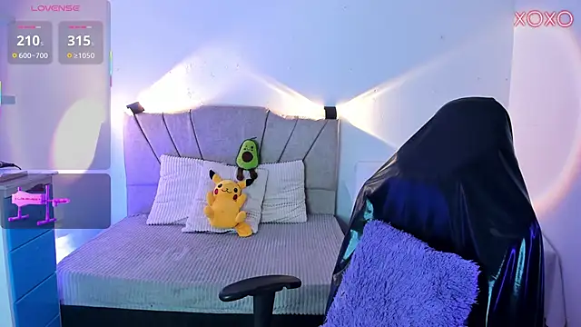 Snapshot of ravencollen chatting on November 21, 1:43 pm ravencollen online show from November 21, 1:43 pm