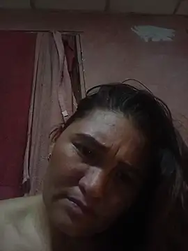 Snapshot of Leona-Pig chatting on December 4, 8:17 pm Leona-Pig online show from December 4, 8:17 pm