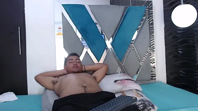 Naty And Maxx online show from December 13, 7:53 pm