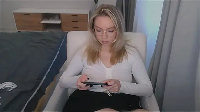 PolinaXXXXJones online show from November 17, 7:14 am