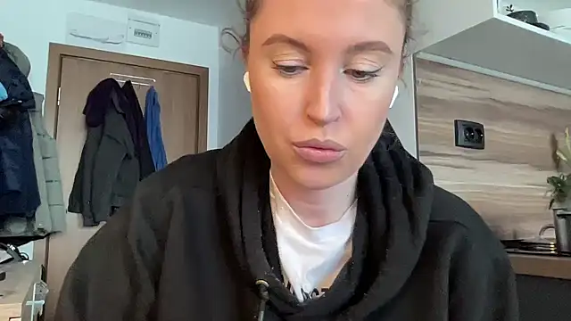 Snapshot of Ameli8 chatting on February 6, 10:07 am Ameli8 online show from February 6, 10:07 am