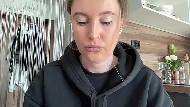 Snapshot of Ameli8 chatting on March 1, 11:23 am Ameli8 online show from March 1, 11:23 am