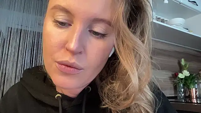 Snapshot of Ameli8 chatting on March 3, 3:18 pm Ameli8 online show from March 3, 3:18 pm