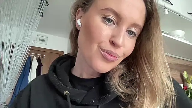 Snapshot of Ameli8 chatting on March 5, 9:38 am Ameli8 online show from March 5, 9:38 am