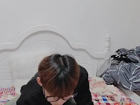 xiaomeng2563 online show from November 6, 11:00 am