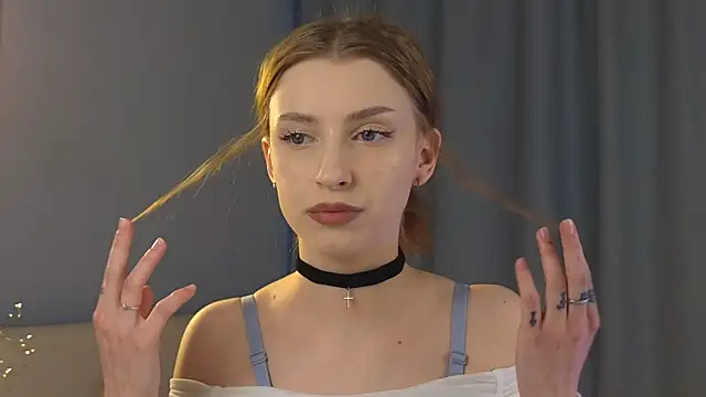 Snapshot of cuteloony chatting on November 7, 4:01 am cuteloony online show from November 7, 4:01 am