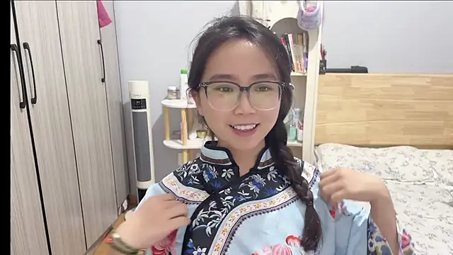 Hmm 0303 online show from February 25, 3:21 pm