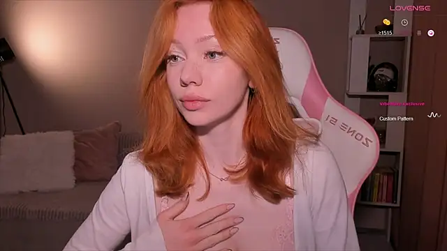 Elisahsthetics online show from April 6, 11:05 pm