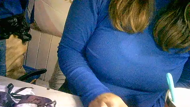 Snapshot of Zulreyna chatting on June 30, 4:35 am Zulreyna online show from June 30, 4:35 am