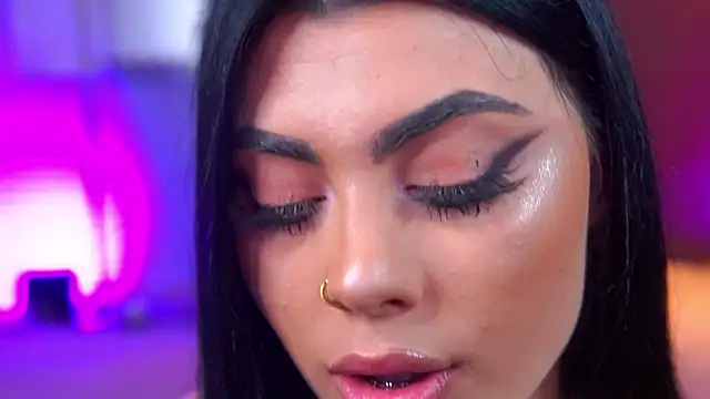 RavennaDArcy online show from January 14, 7:30 pm