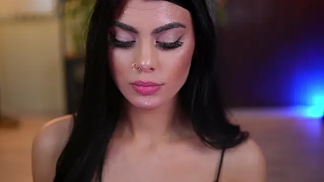 RavennaDArcy online show from March 3, 8:04 pm