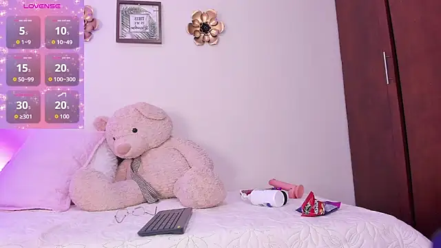 Nyra lux16 online show from December 4, 8:34 am