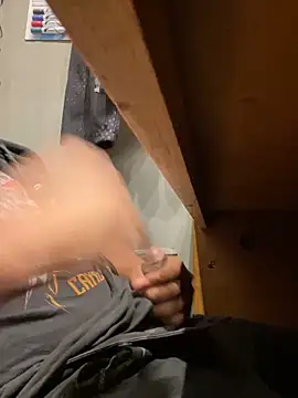 Snapshot of Alex281225 chatting on November 6, 3:46 pm Alex281225 online show from November 6, 3:46 pm