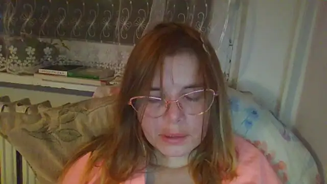 Snapshot of HornyElena chatting on December 5, 8:49 pm HornyElena online show from December 5, 8:49 pm