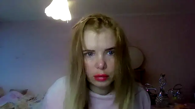 Snapshot of HornyElena chatting on December 19, 2:35 pm HornyElena online show from December 19, 2:35 pm