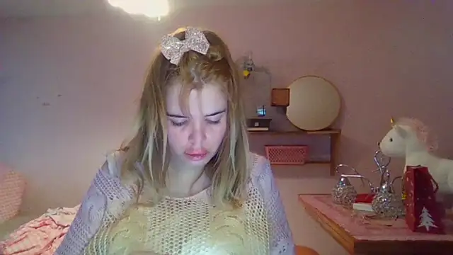 Snapshot of HornyElena chatting on December 21, 2:46 pm HornyElena online show from December 21, 2:46 pm