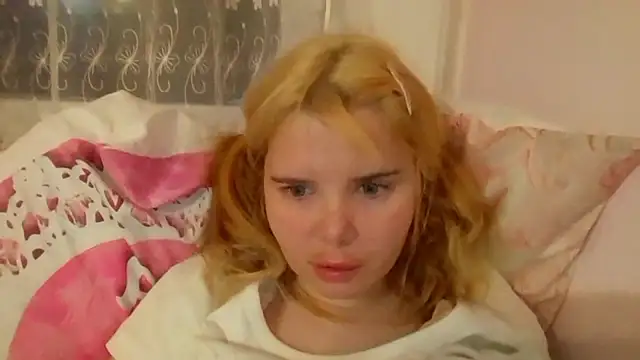 Snapshot of HornyElena chatting on January 12, 3:39 pm HornyElena online show from January 12, 3:39 pm