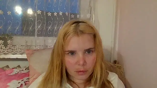 Snapshot of HornyElena chatting on January 13, 3:28 pm HornyElena online show from January 13, 3:28 pm