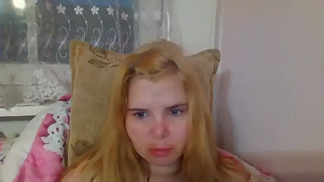 Snapshot of HornyElena chatting on January 14, 3:28 pm HornyElena online show from January 14, 3:28 pm