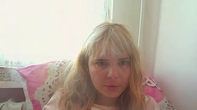 Snapshot of HornyElena chatting on April 25, 2:36 pm HornyElena online show from April 25, 2:36 pm
