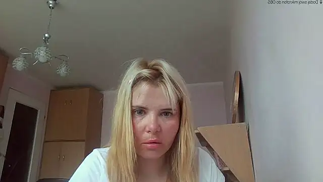 Snapshot of HornyElena chatting on May 5, 10:23 am HornyElena online show from May 5, 10:23 am