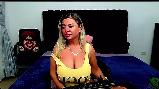 xplayfullblondexx online show from July 11, 5:32 am