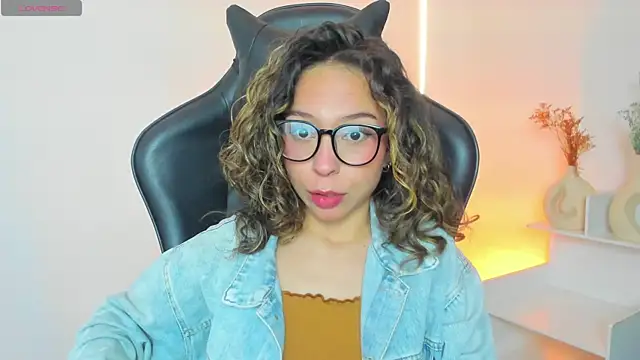 LuluuBerry online show from December 2, 4:35 pm