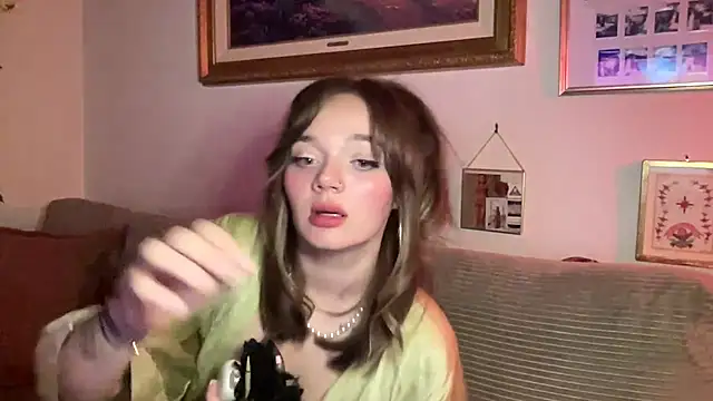 angelgirl98 online show from March 6, 6:10 am