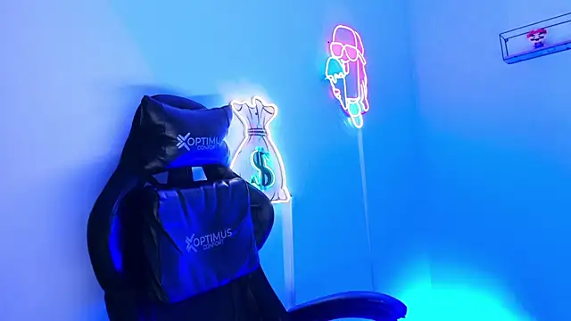 Snapshot of Quetzal_coatl_ chatting on April 6, 11:16 pm Quetzal coatl online show from April 6, 11:16 pm