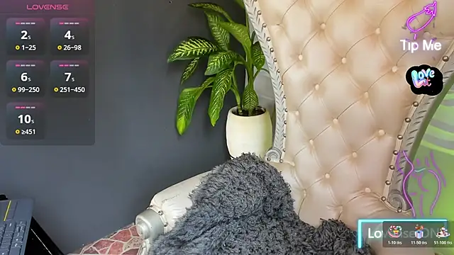 Snapshot of Emmafranco chatting on November 8, 2:50 pm Emmafranco online show from November 8, 2:50 pm