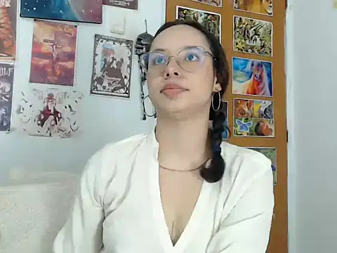 kiaralenon online show from November 11, 9:48 pm