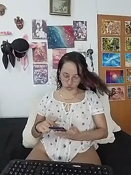 kiaralenon online show from November 22, 9:36 pm