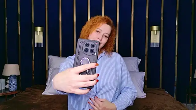 Evie Berret online show from December 4, 3:32 pm