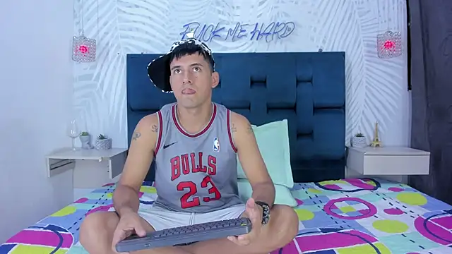 Snapshot of KEVIN_MCKINLEY chatting on November 7, 6:13 am KEVIN MCKINLEY online show from November 7, 6:13 am