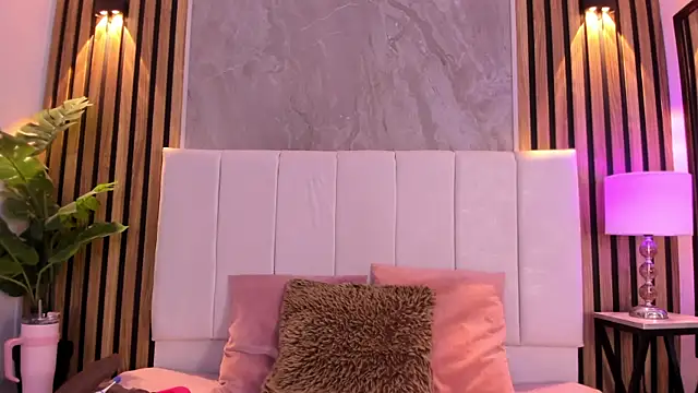 Snapshot of Carlotta_de_velour chatting on July 6, 2:30 am Carlotta de velour online show from July 6, 2:30 am