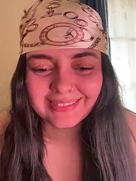 candicewest  online show from February 21, 5:03 pm