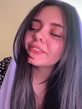 candicewest  online show from March 10, 4:34 pm