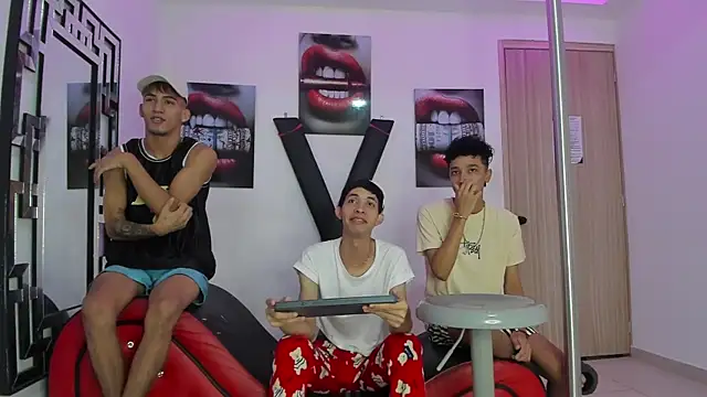 Snapshot of SUCKING_LOVERS chatting on November 11, 1:11 pm SUCKING LOVERS online show from November 11, 1:11 pm