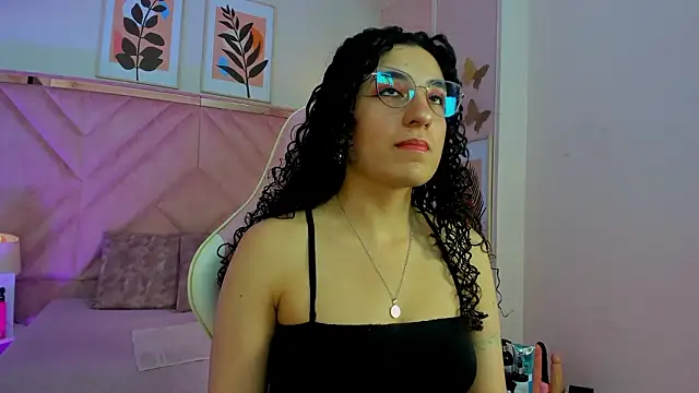 Snapshot of DemiJones_ chatting on February 6, 3:44 am DemiJones online show from February 6, 3:44 am