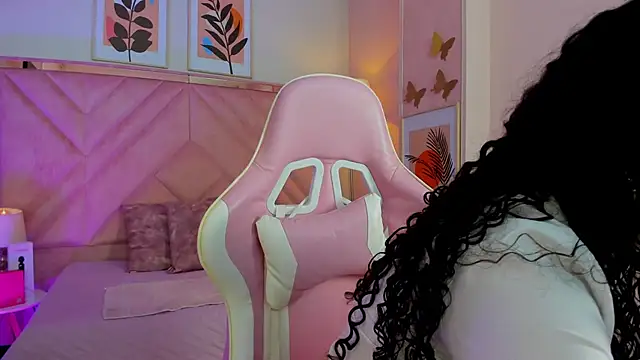 Snapshot of DemiJones_ chatting on February 7, 3:10 am DemiJones online show from February 7, 3:10 am