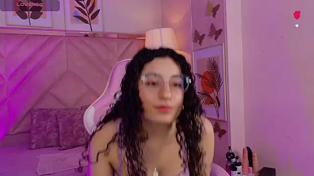 Snapshot of DemiJones_ chatting on February 14, 4:09 am DemiJones online show from February 14, 4:09 am