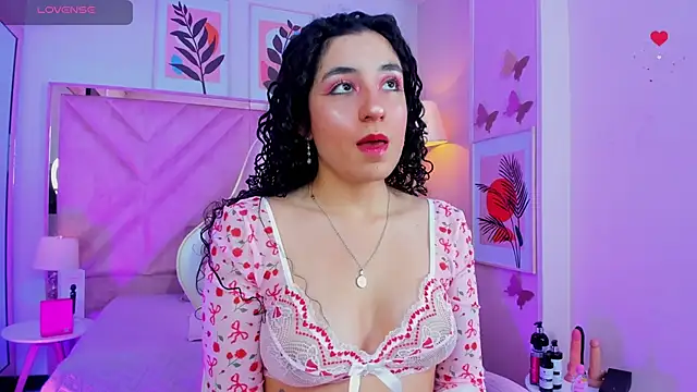 Snapshot of DemiJones_ chatting on February 18, 3:46 am DemiJones online show from February 18, 3:46 am