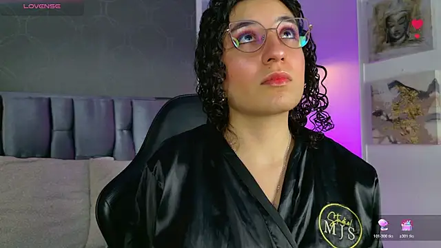 Snapshot of DemiJones_ chatting on February 28, 5:08 am DemiJones online show from February 28, 5:08 am