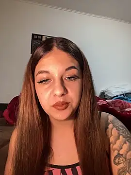 Snapshot of CurvyRush chatting on November 10, 11:48 pm CurvyRush online show from November 10, 11:48 pm