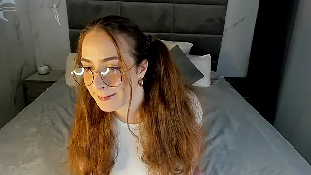 Snapshot of moon_sanny chatting on December 17, 9:26 am moon sanny online show from December 17, 9:26 am